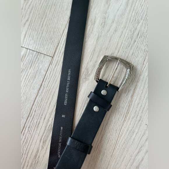 Silpada Designs ✨ Italian leather silver buckle Medium belt - Picture 2 of 4